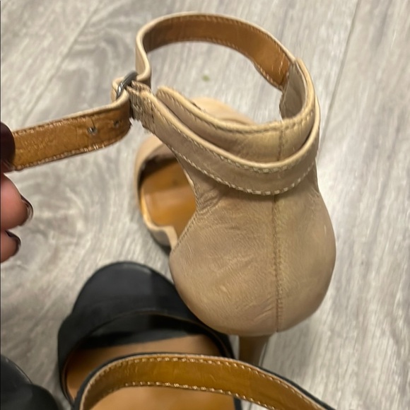 Lucky Brand Women's Black and Tan Heels - Picture 9 of 9